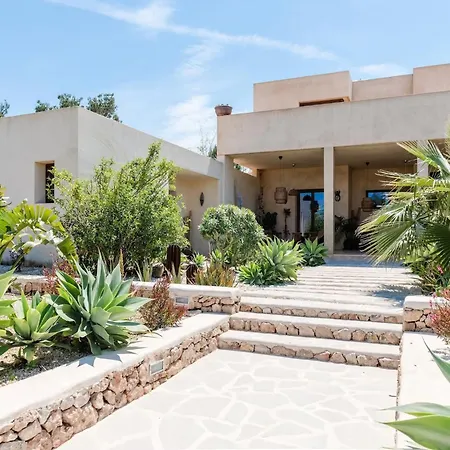 Villa Stunning With Gardens *