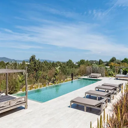 Villa Stunning With Gardens
